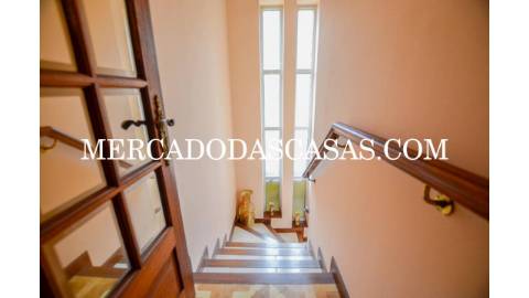 Moradia T4 + sótão localizada em Anta, Espinho....
