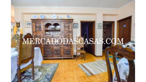 Moradia T4 + sótão localizada em Anta, Espinho....