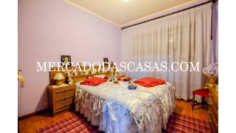 Moradia T4 + sótão localizada em Anta, Espinho....