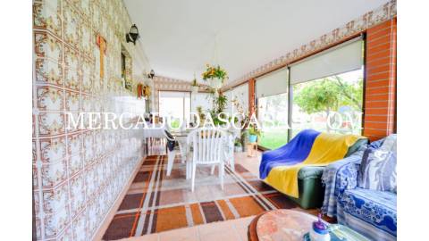 Moradia T4 + sótão localizada em Anta, Espinho....