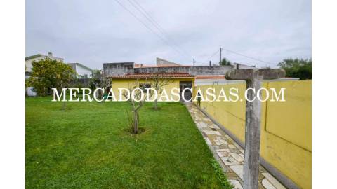Moradia T4 + sótão localizada em Anta, Espinho....