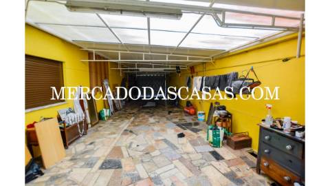 Moradia T4 + sótão localizada em Anta, Espinho....