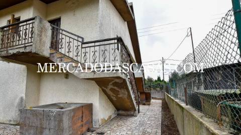 Moradia Isolada bifamiliar T3 no primeiro andar...