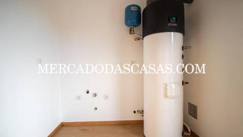 Moradia T3 Nova de duas frentes em Lobão –...