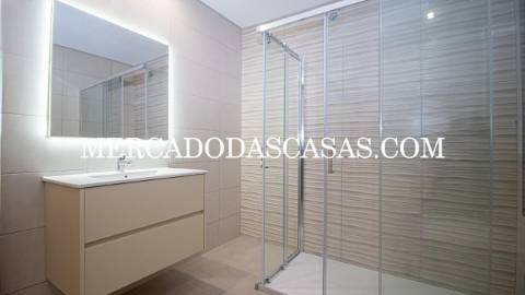 Moradia T3 Nova de duas frentes em Lobão –...