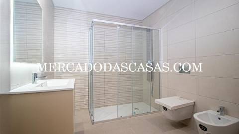 Moradia T3 Nova de duas frentes em Lobão –...