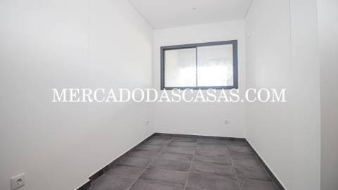 Moradia T3 Nova de duas frentes em Lobão –...