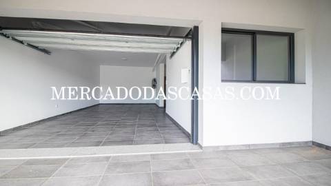 Moradia T3 Nova de duas frentes em Lobão –...