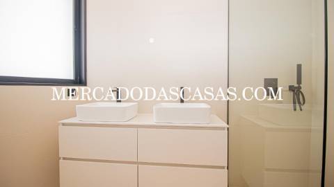 Apartamento T4, grandes áreas e excelência...