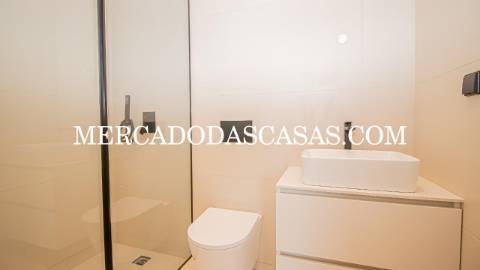 Apartamento T4, grandes áreas e excelência...