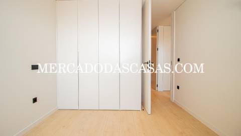 Apartamento T4, grandes áreas e excelência...