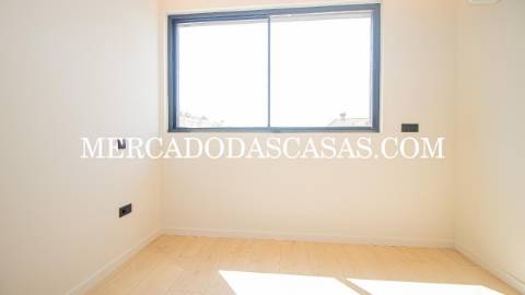 Apartamento T4, grandes áreas e excelência...