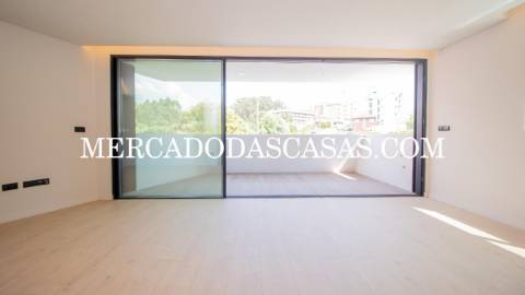 Apartamento T4, grandes áreas e excelência...