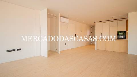Apartamento T3, último andar com Varandas,...