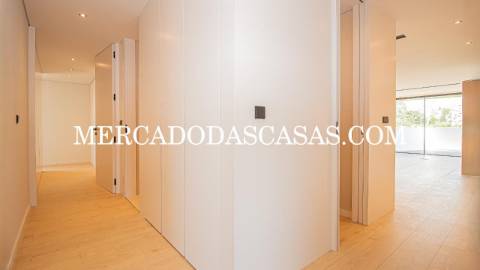 Apartamento T3, último andar com Varandas,...