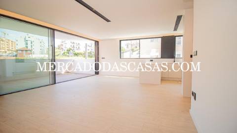 Apartamento T1, grandes áreas com amplo terraço...