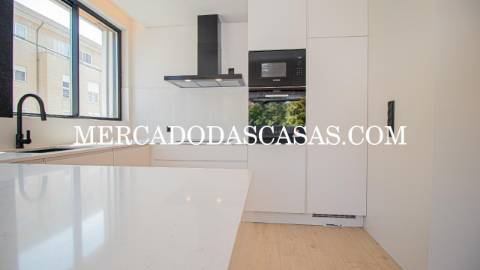 Apartamento T1, grandes áreas com amplo terraço...