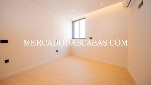 Apartamento T1, grandes áreas com amplo terraço...