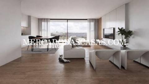 Apartamento T2, Recuado, último andar...