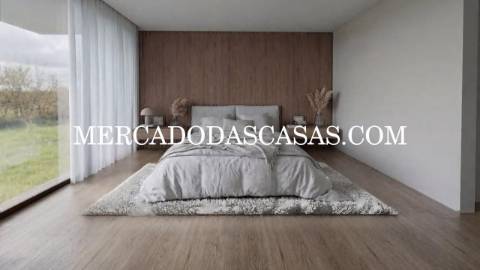 Apartamento T2, Recuado, último andar...