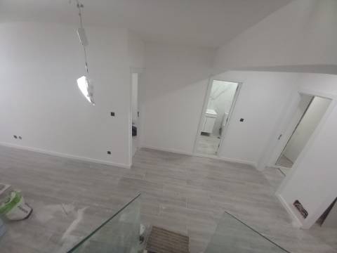Apartamento Duplex T3 em fase final de renovação na Costa da Caparica a 300 metros das praias