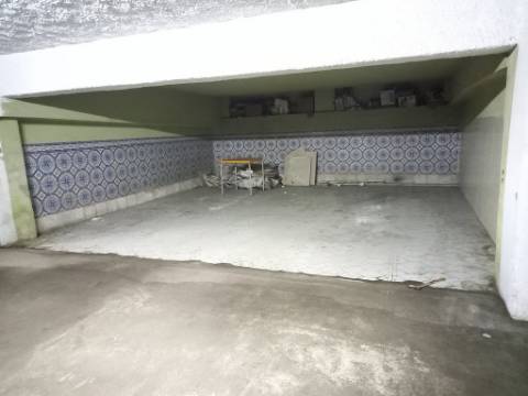 Apartamento Duplex T3 em fase final de renovação na Costa da Caparica a 300 metros das praias