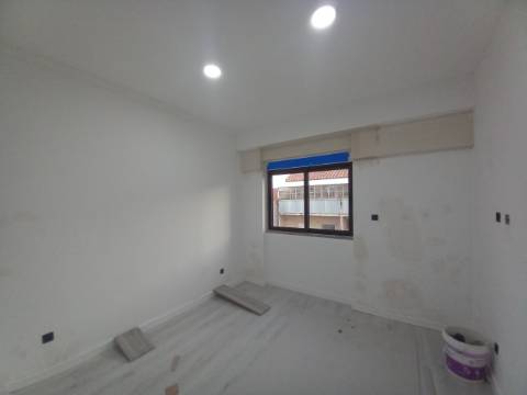 Apartamento Duplex T3 em fase final de renovação na Costa da Caparica a 300 metros das praias