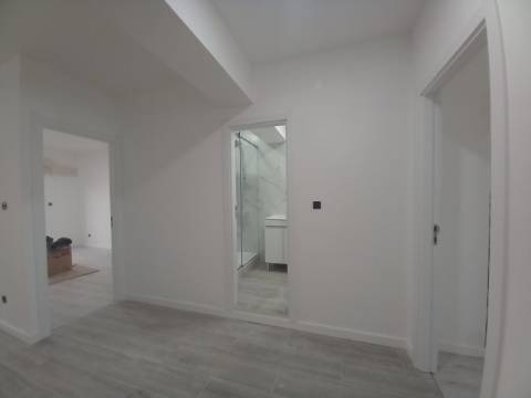 Apartamento Duplex T3 em fase final de renovação na Costa da Caparica a 300 metros das praias