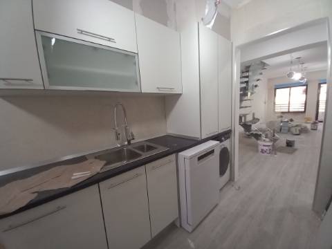 Apartamento Duplex T3 em fase final de renovação na Costa da Caparica a 300 metros das praias