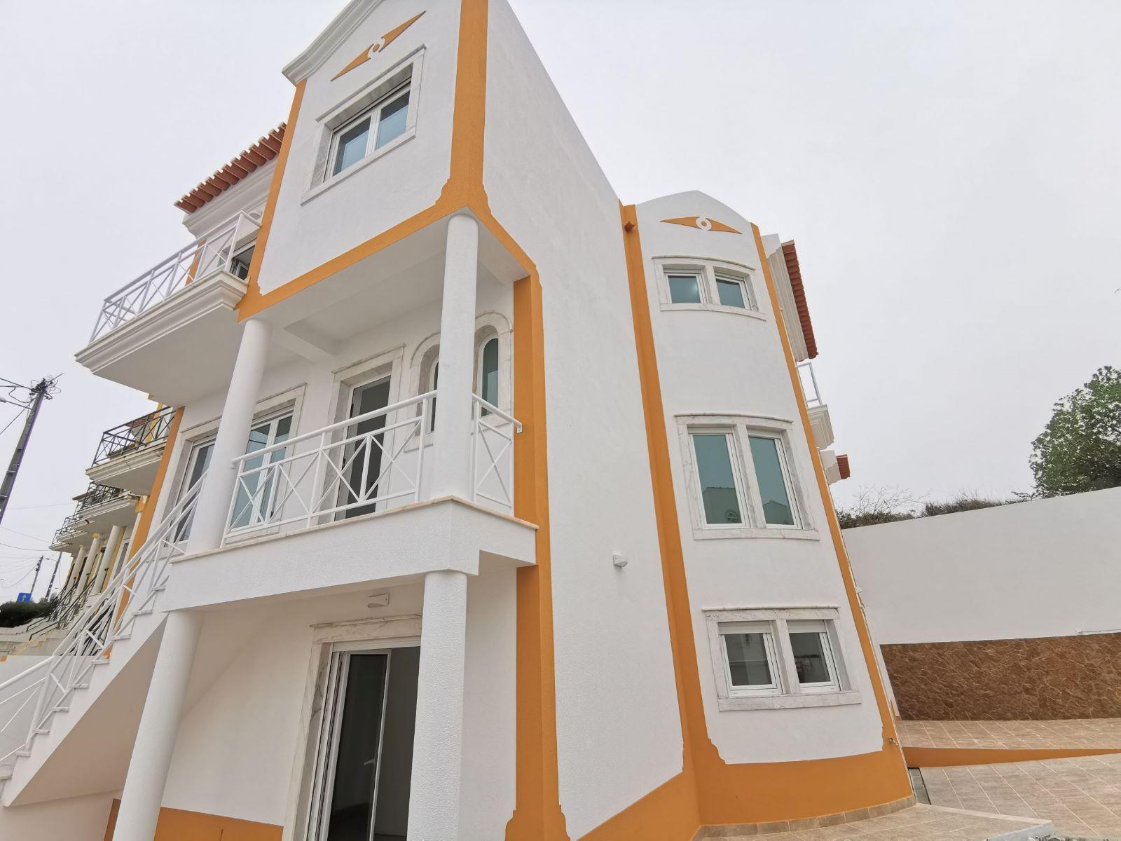 Moradia geminada T4 Remodelada na Bela Vila da Ericeira