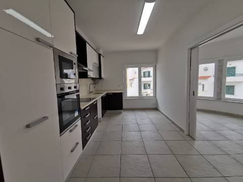 Moradia geminada T4 Remodelada na Bela Vila da Ericeira