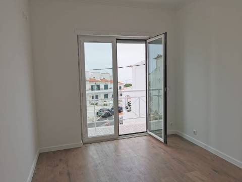 Moradia geminada T4 Remodelada na Bela Vila da Ericeira