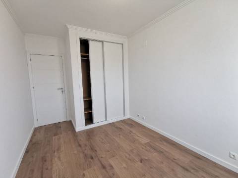 Moradia geminada T4 Remodelada na Bela Vila da Ericeira