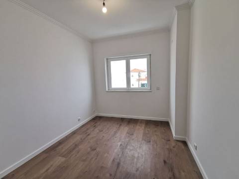 Moradia geminada T4 Remodelada na Bela Vila da Ericeira