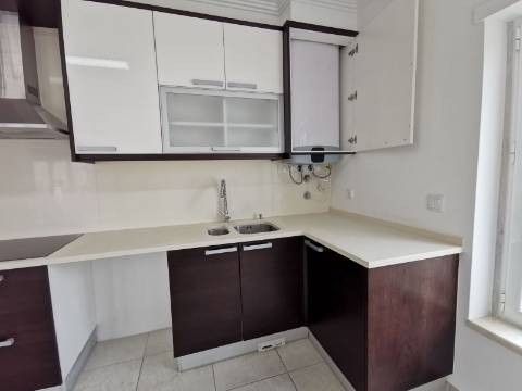 Moradia geminada T4 Remodelada na Bela Vila da Ericeira