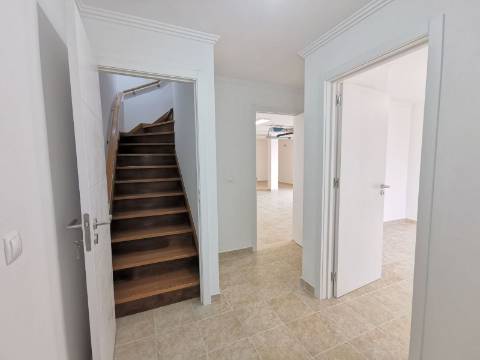 Moradia geminada T4 Remodelada na Bela Vila da Ericeira