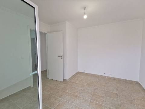 Moradia geminada T4 Remodelada na Bela Vila da Ericeira