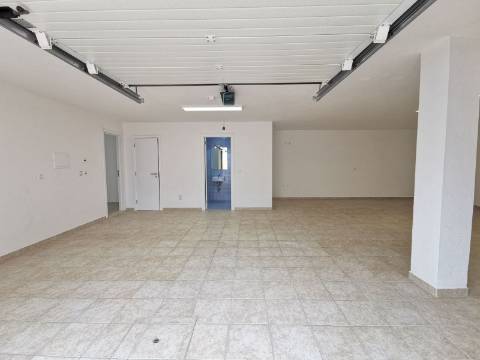 Moradia geminada T4 Remodelada na Bela Vila da Ericeira