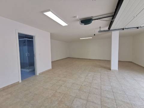 Moradia geminada T4 Remodelada na Bela Vila da Ericeira