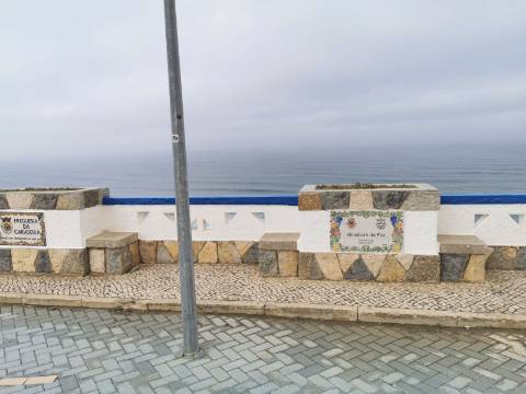 Moradia geminada T4 Remodelada na Bela Vila da Ericeira