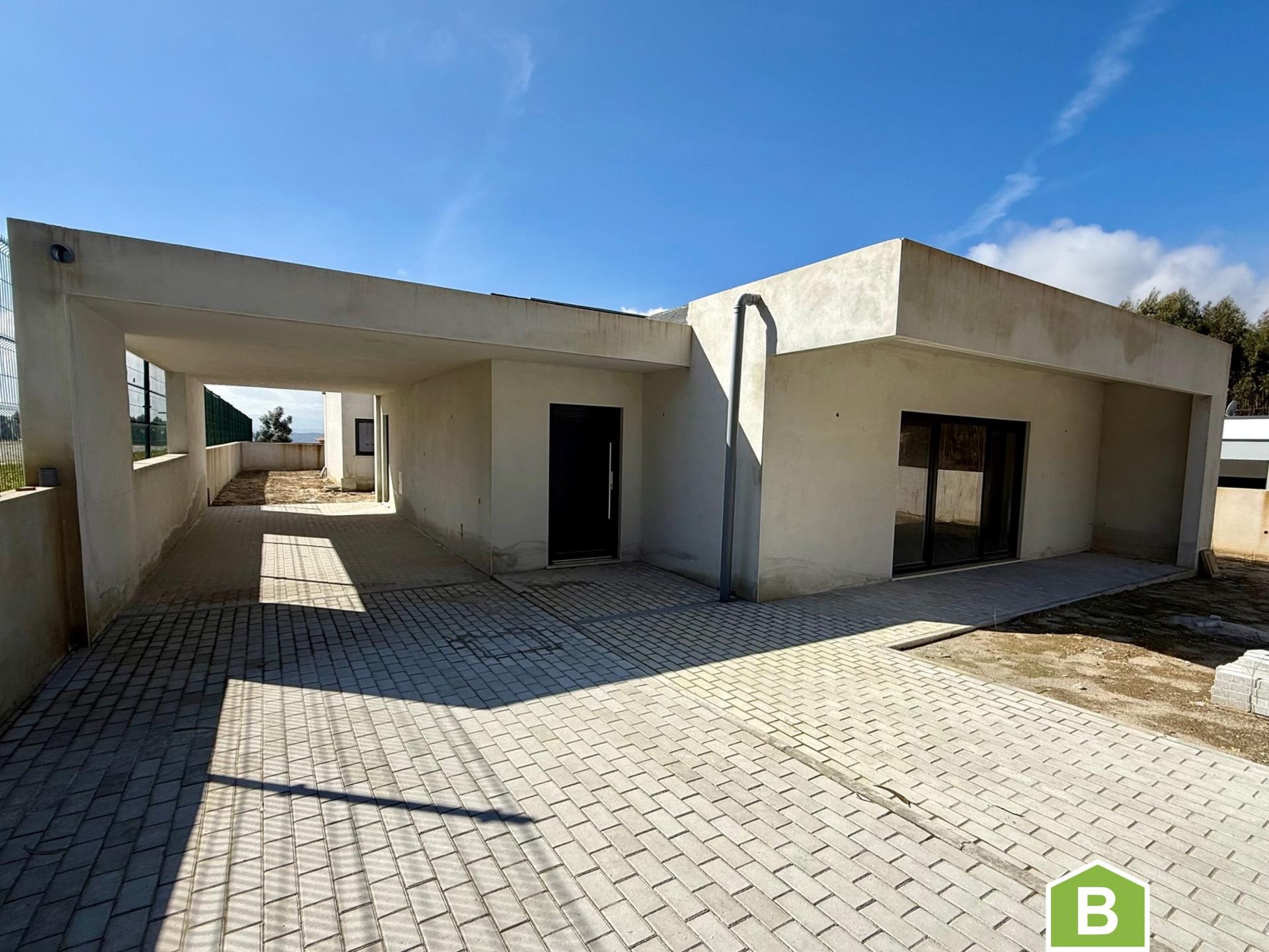 Moradia T4 individual com espaço de jardim - Rio Maior