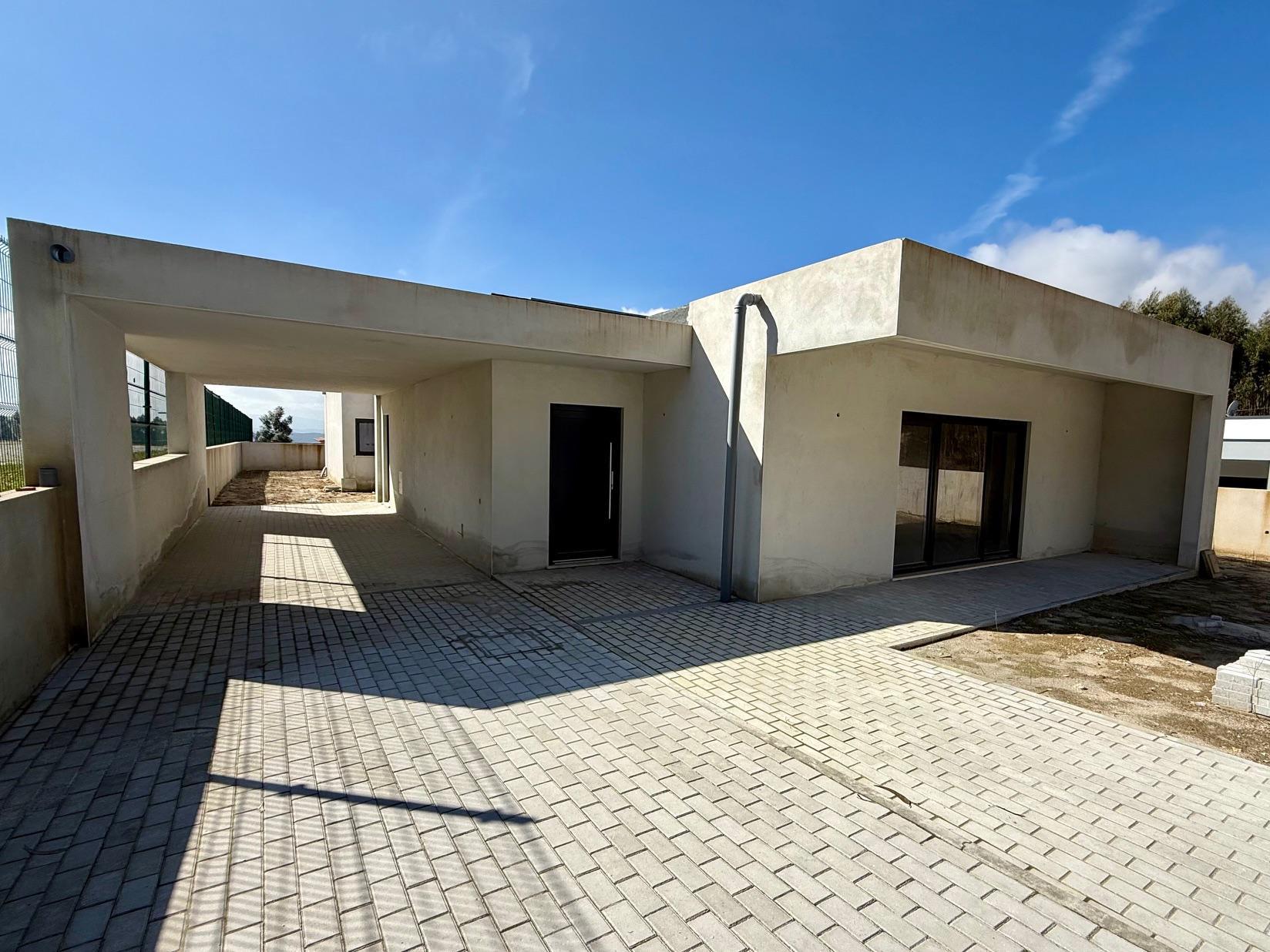 Moradia T4 individual com espaço de jardim - Rio Maior