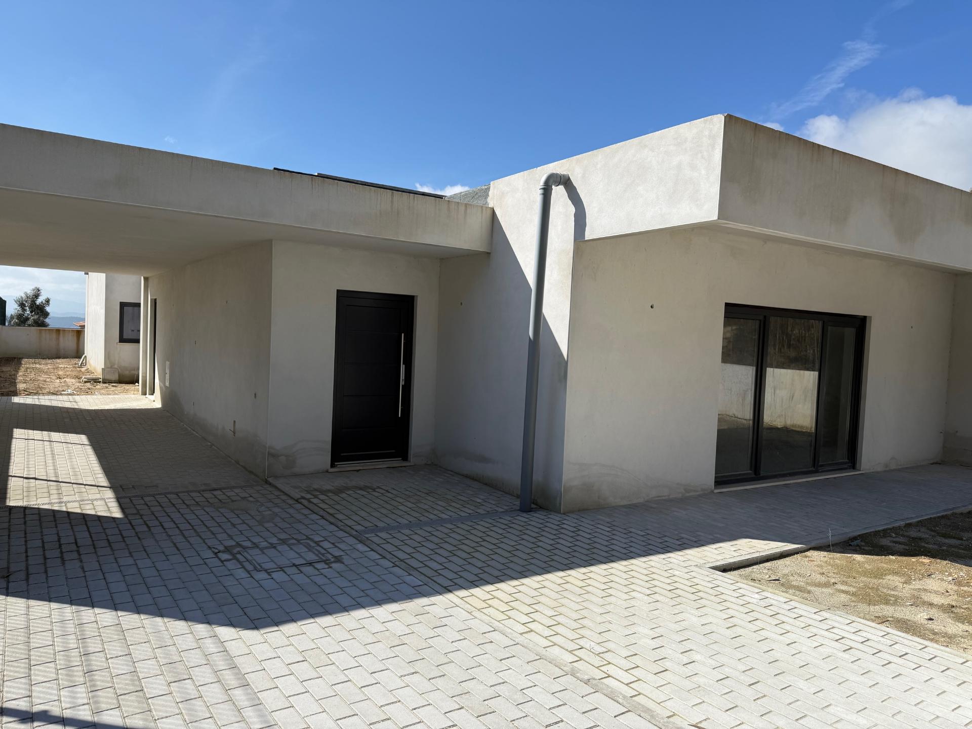 Moradia T4 individual com espaço de jardim - Rio Maior