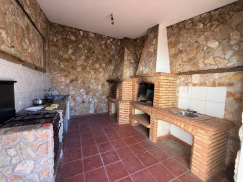 Moradia individual com anexos, piscina, armazéns e terreno - Landal