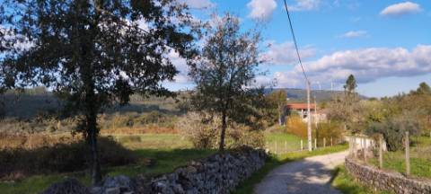 Terreno com ruína - local sossegado e vistas fantásticas