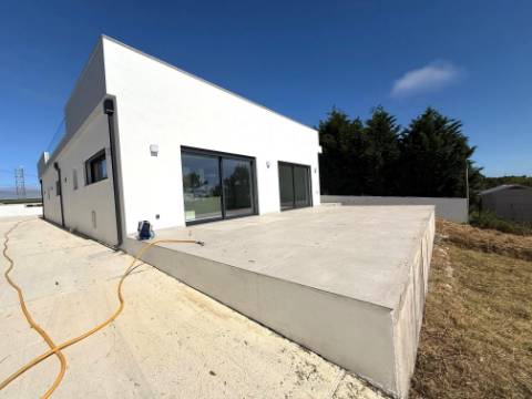 Moradia nova T3 com terreno junto do mar - Serra do Bouro, Caldas da Rainha
