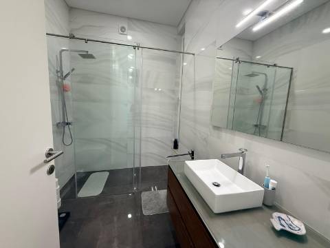 MORADIA CONTEMPORÂNEA TÉRREA T3 COM PISCINA AQUECIDA NA SERRA DO BOURO