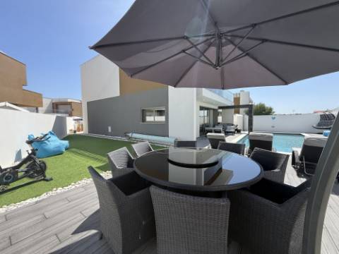 
MORADIA DE LUXO COM PISCINA EM SALIR DO PORTO
