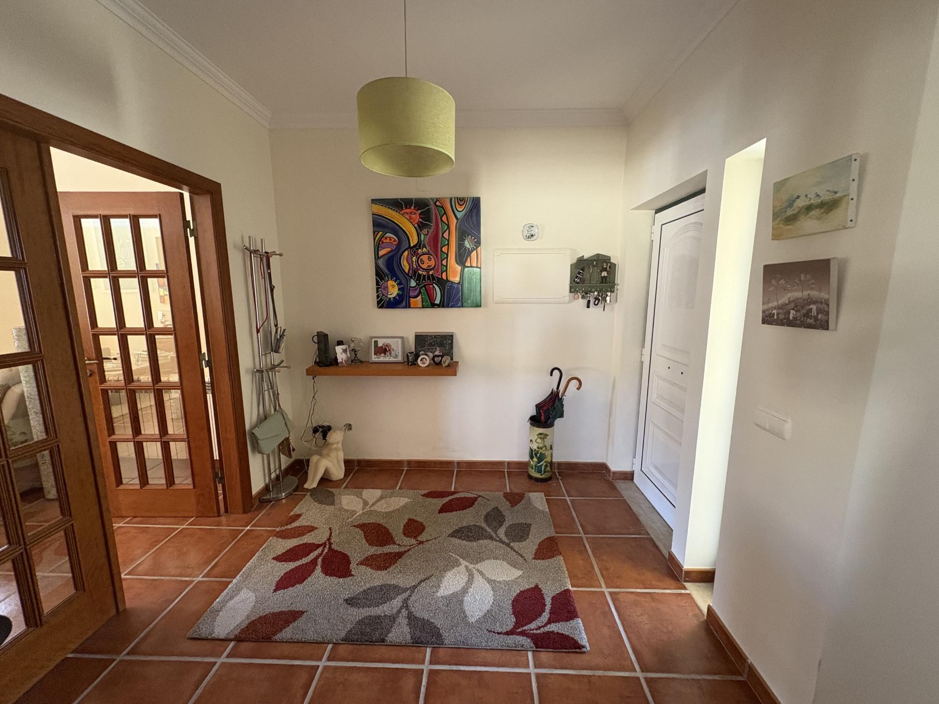 MORADIA DE ARQUITETURA TRADICIONAL PORTUGUESA COM PISCINA PRIVADA - PRÓXIMA DE SÃO MARTINHO DO PORTO