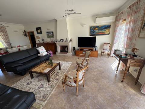 MORADIA T3+1 COM PISCINA E TOTAL PRIVACIDADE - PERTO DE ÓBIDOS E CALDAS DA RAINHA